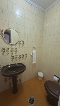 Casa com 03 dormitórios, sendo 01 suíte com sacada no bairro Rondônia 