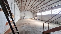 Pavilhão com 437m² no bairro Rondônia 