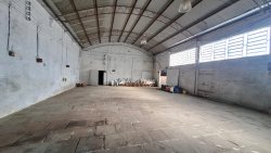 Pavilhão com 437m² no bairro Rondônia 