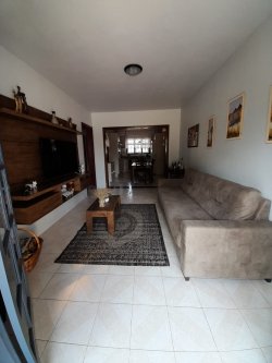 Casa com 02 dormitórios, sendo 01 suíte no bairro Santo Afonso 