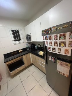 Apartamento térreo com 02 dormitórios semimobiliado no Condomínio Estação Brasil 