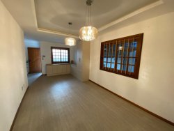 Casa com 03 dormitórios no bairro Hamburgo Velho 