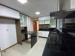 Casa com 03 dormitórios no bairro Hamburgo Velho 