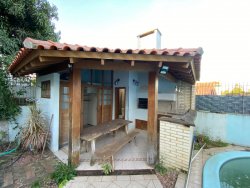 Casa com 03 dormitórios no bairro Hamburgo Velho 
