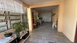 casa com 03 dormitórios no bairro lomba grande 