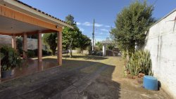 casa com 03 dormitórios no bairro lomba grande 