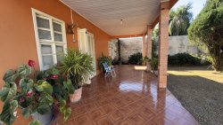 casa com 03 dormitórios no bairro lomba grande 