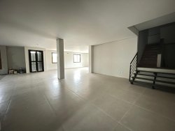 Prédio comercial com 469m² para locação em Hamburgo Velho 