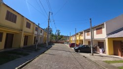 Casa com 02 dormitórios Residencial Toledo III  