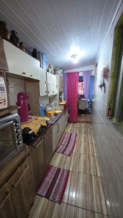 Casa com 02 dormitórios no bairro Feitoria 