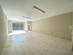 Sala comercial com 100m² para locação no bairro Vila Nova 