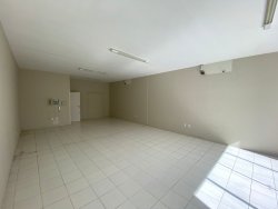 Sala comercial com 100m² para locação no bairro Vila Nova 