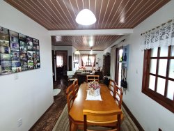 Casa com 03 dormitórios e terreno com 900m² no bairro Costa do Morro 