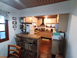 Casa com 03 dormitórios e terreno com 900m² no bairro Costa do Morro 