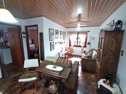 Casa com 03 dormitórios e terreno com 900m² no bairro Costa do Morro 