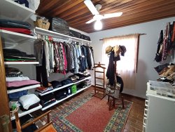 Casa com 03 dormitórios e terreno com 900m² no bairro Costa do Morro 