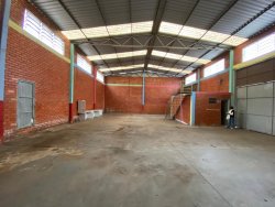 Pavilhão com 260m² para locação no bairro Lomba Grande 