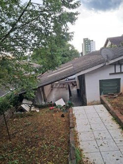 Terreno com construção no bairro Vila Nova 