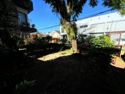 Terreno de esquina com construção no bairro Rio Branco 
