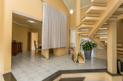 Casa com 05 dormitórios no bairro Cristo Rei 