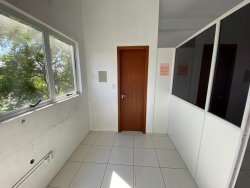 Sala comercial com 200m² para locação no bairro Lomba Grande 