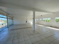 Sala comercial com 200m² para locação no bairro Lomba Grande 