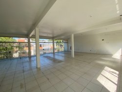 Sala comercial com 200m² para locação no bairro Lomba Grande 