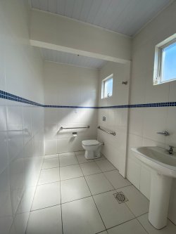 Sala comercial com 200m² para locação no bairro Lomba Grande 