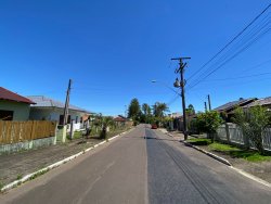 Casa com 02 dormitórios no bairro Lomba Grande 