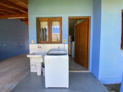 Casa com 02 dormitórios no bairro Lomba Grande 