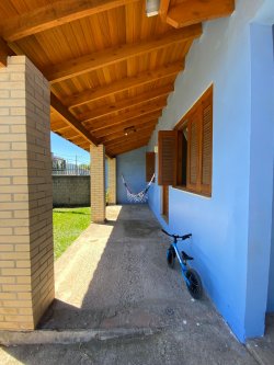 Casa com 02 dormitórios no bairro Lomba Grande 