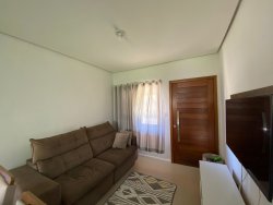 Casa com 02 dormitórios no bairro Lomba Grande 