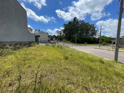 Terreno de esquina com 303m² no Loteamento Chácara Hamburguesa  