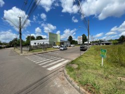 Terreno de esquina com 303m² no Loteamento Chácara Hamburguesa  
