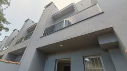 Sobrado com 02 dormitórios no bairro São Jorge 