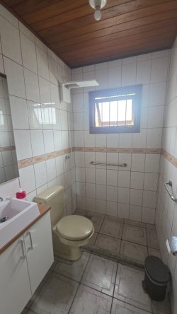 Sobrado com 03 dormitórios no Bairro Rincão 