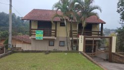 Sobrado com 03 dormitórios no Bairro Rincão 