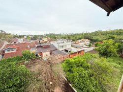 Casa com 03 dormitórios no bairro Canudos 