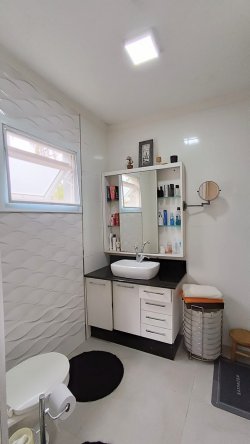 Casa com 02 dormitórios, sendo 01 suíte no bairro Jardim Mauá  