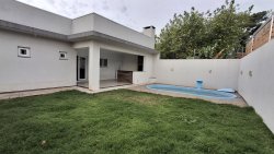 Casa com 03 dormitórios no bairro Silva  