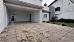 Casa com 03 dormitórios no bairro Silva  