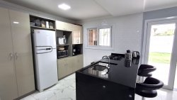 Casa com 03 dormitórios no bairro Silva  
