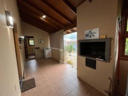 Casa com 03 dormitórios para locação no bairro Lomba Grande 