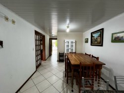 Casa com 03 dormitórios para locação no bairro Lomba Grande 