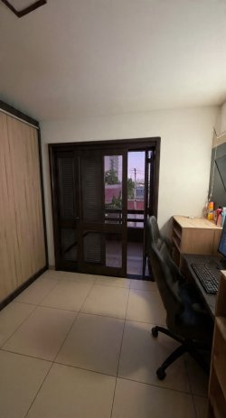 Casa com 05 dormitórios, sendo 02 suítes no bairro Jardim Mauá 