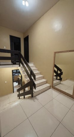 Casa com 05 dormitórios, sendo 02 suítes no bairro Jardim Mauá 