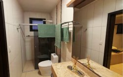 Casa com 05 dormitórios, sendo 02 suítes no bairro Jardim Mauá 