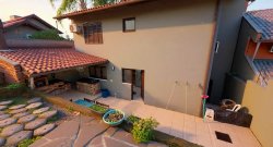 Casa com 05 dormitórios, sendo 02 suítes no bairro Jardim Mauá 