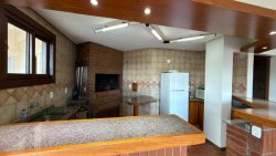 Apartamento com 03 dormitórios no Edifício Agatha 