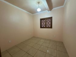 Casa com 04 dormitórios no Centro 